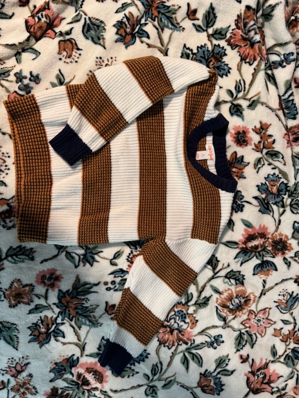 Two sweaters - Picture 2 of 2
